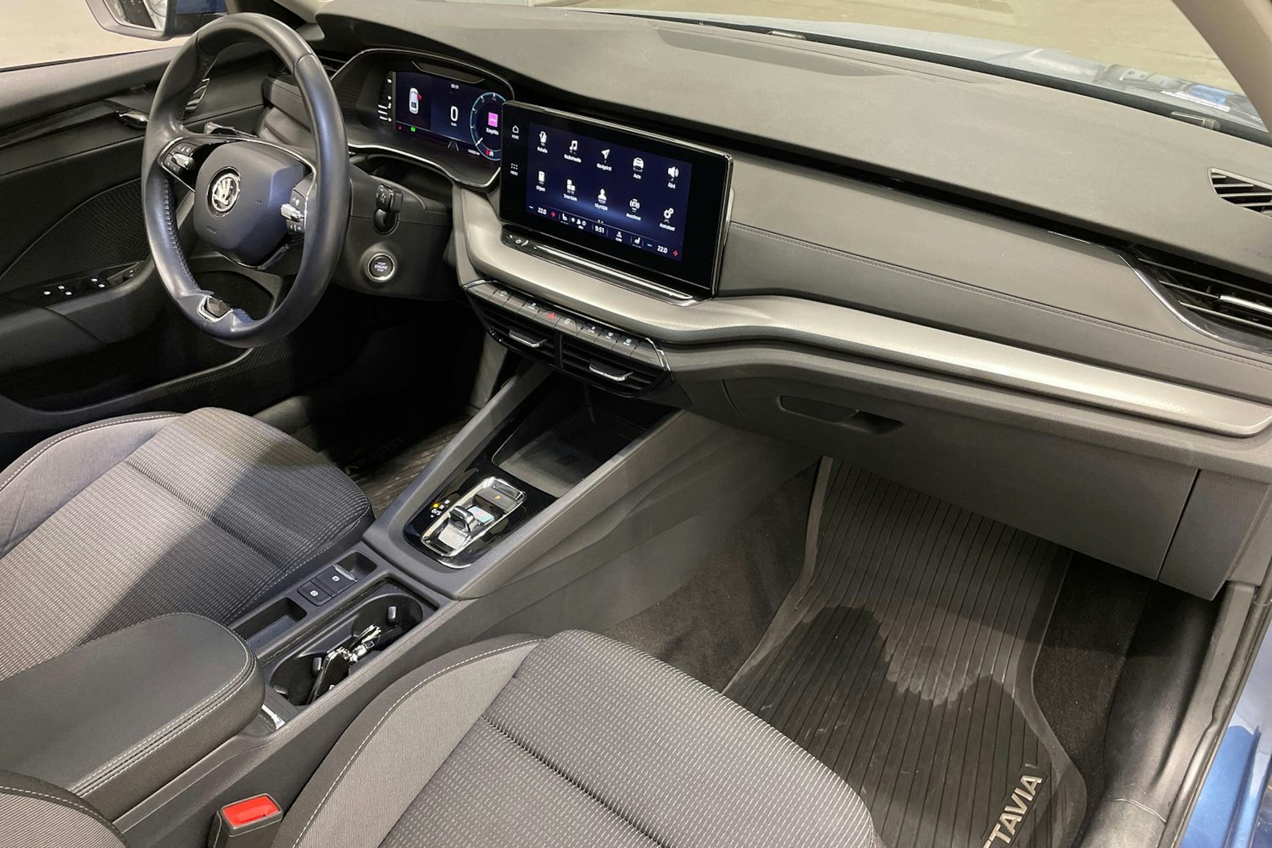 sininen Skoda Octavia 2021 kuva 26.