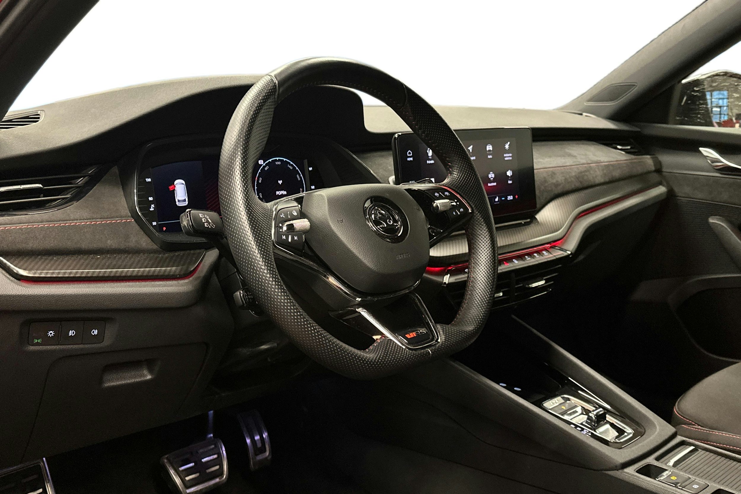 punainen Skoda Octavia 2021 kuva 3.