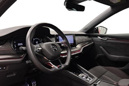 punainen Skoda Octavia 2021 kuva 7.