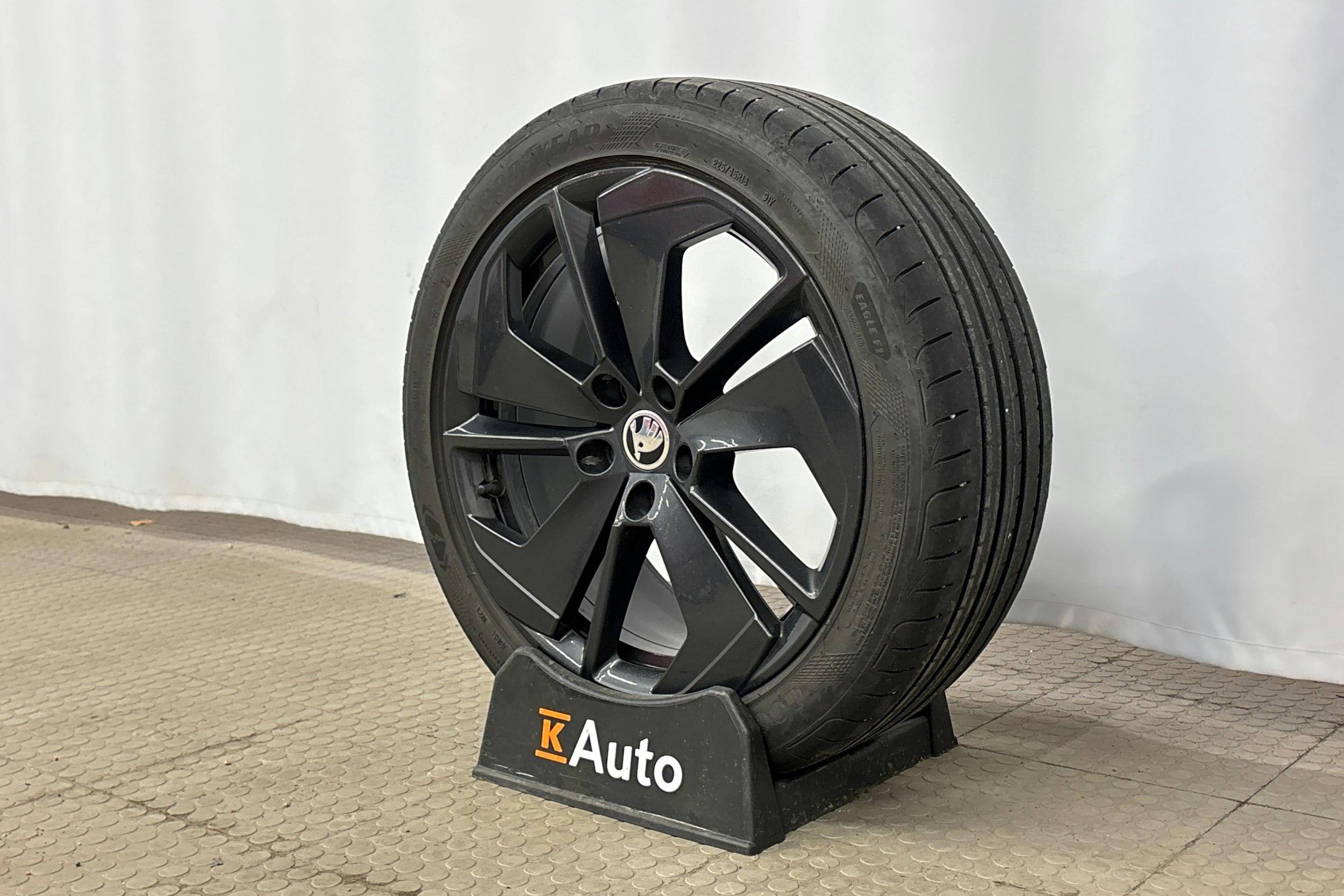 punainen Skoda Octavia 2021 kuva 13.