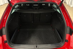 punainen Skoda Octavia 2021 kuva 14.