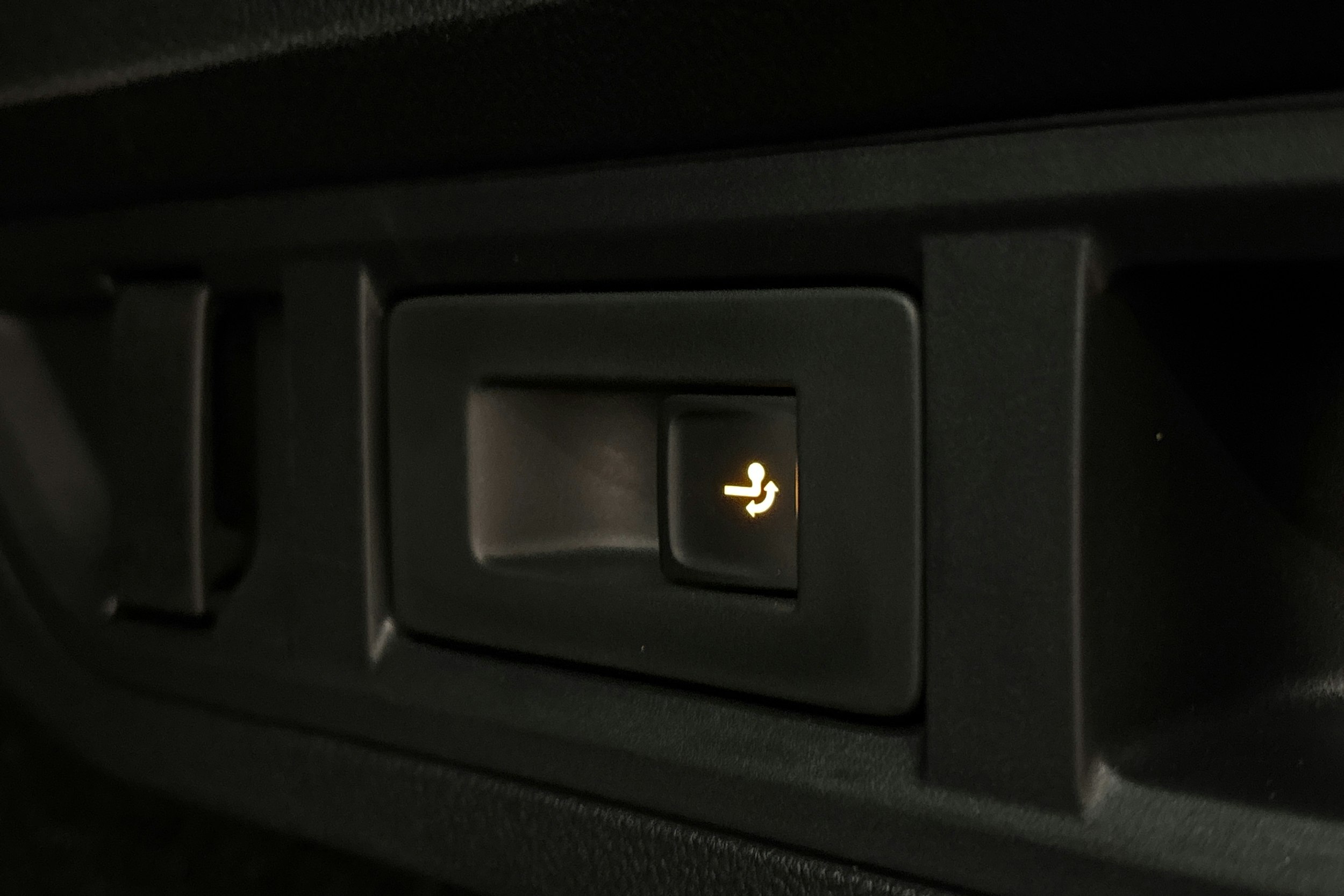 punainen Skoda Octavia 2021 kuva 16.