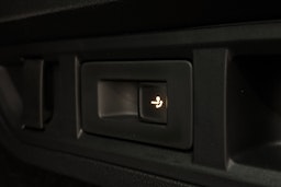 punainen Skoda Octavia 2021 kuva 16.