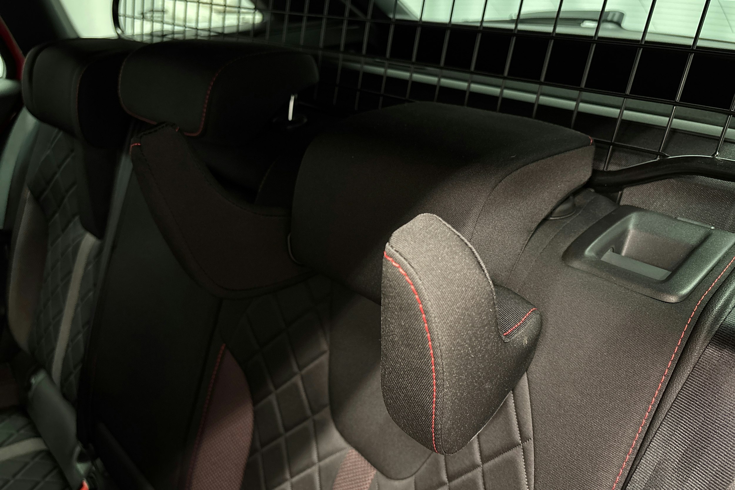 punainen Skoda Octavia 2021 kuva 17.