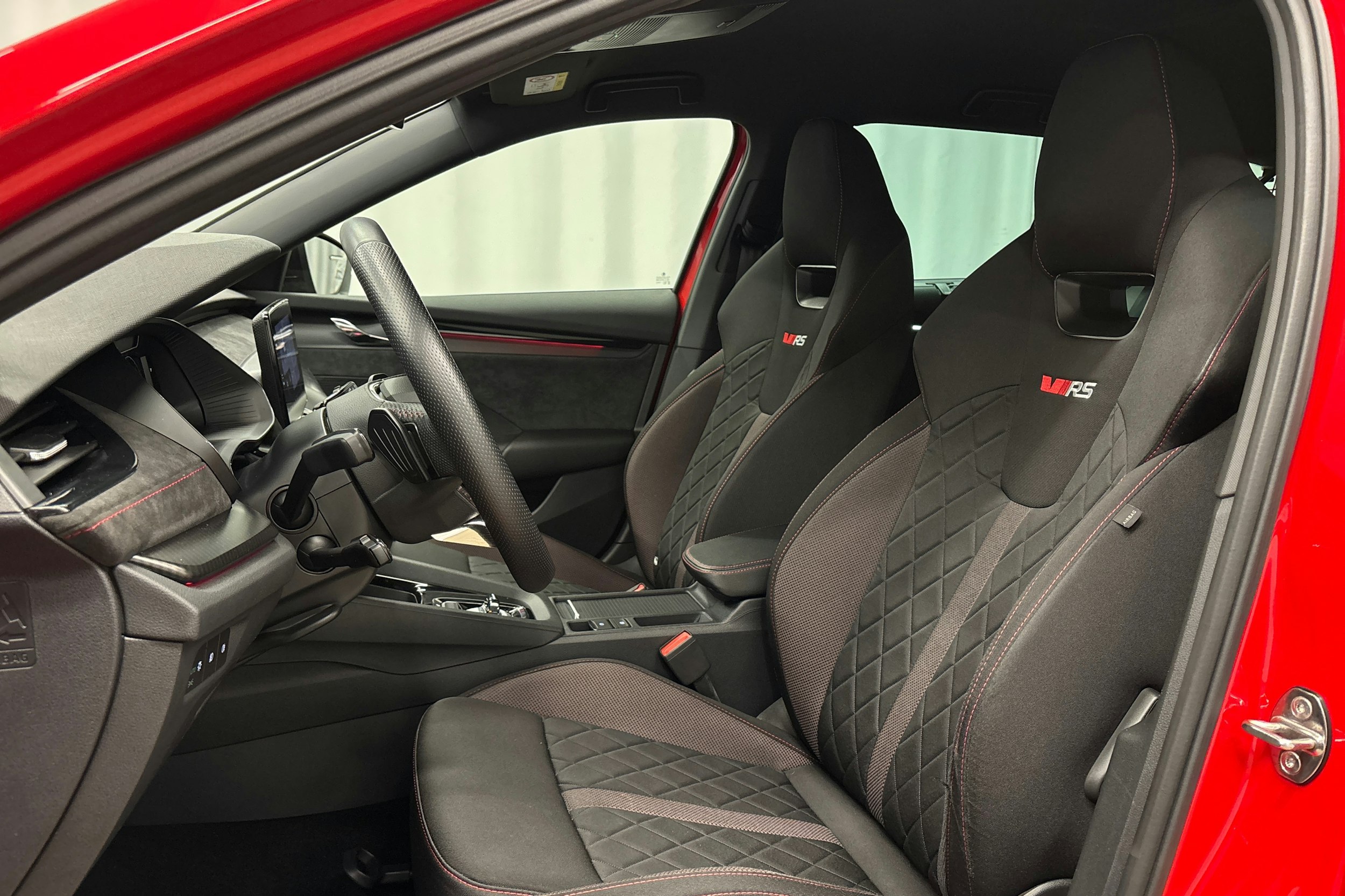 punainen Skoda Octavia 2021 kuva 18.