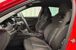 punainen Skoda Octavia 2021 kuva 18.