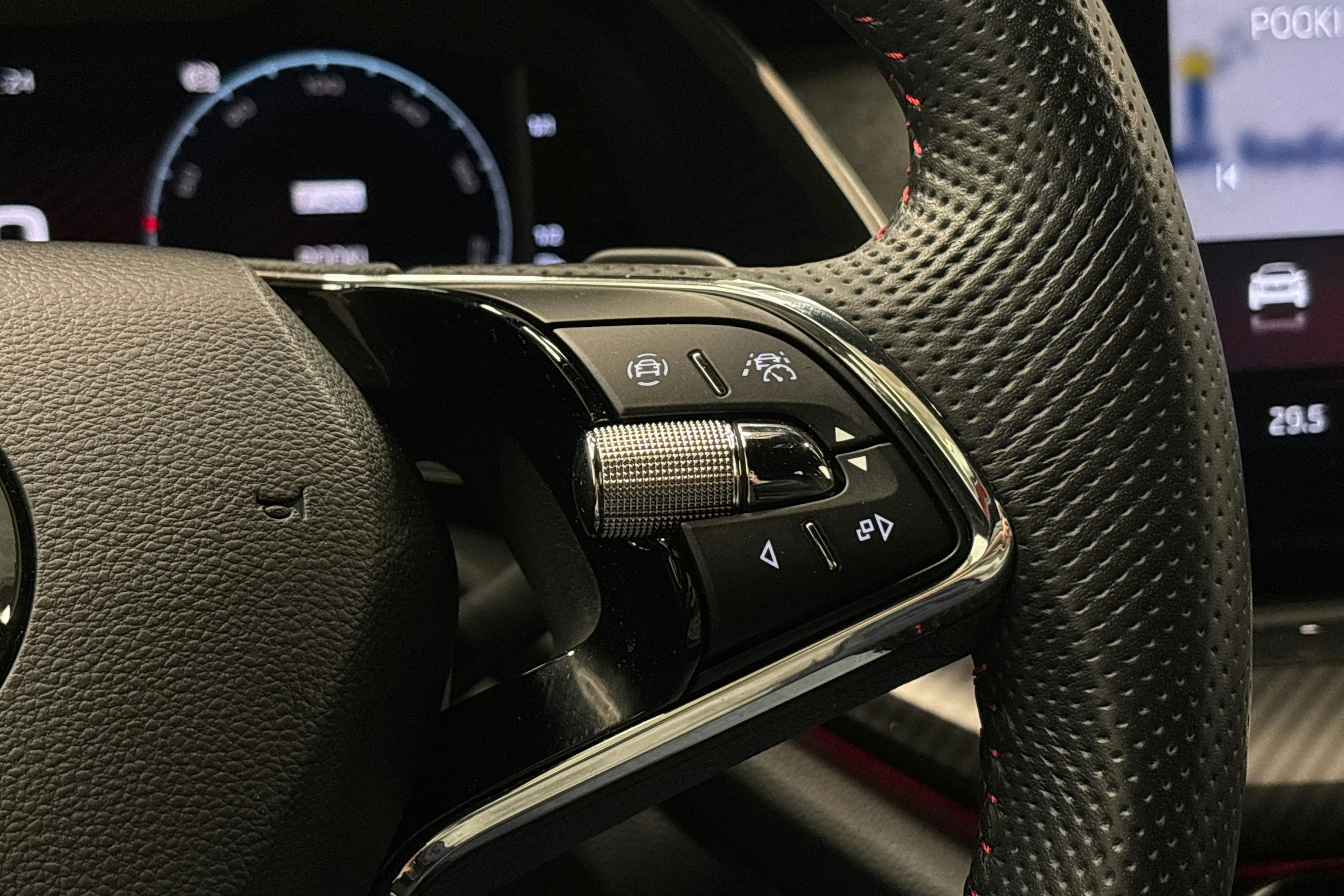 punainen Skoda Octavia 2021 kuva 21.