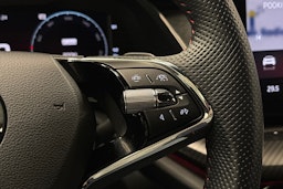 punainen Skoda Octavia 2021 kuva 21.