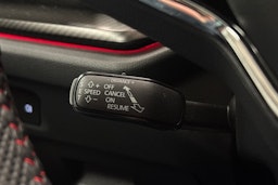 punainen Skoda Octavia 2021 kuva 22.