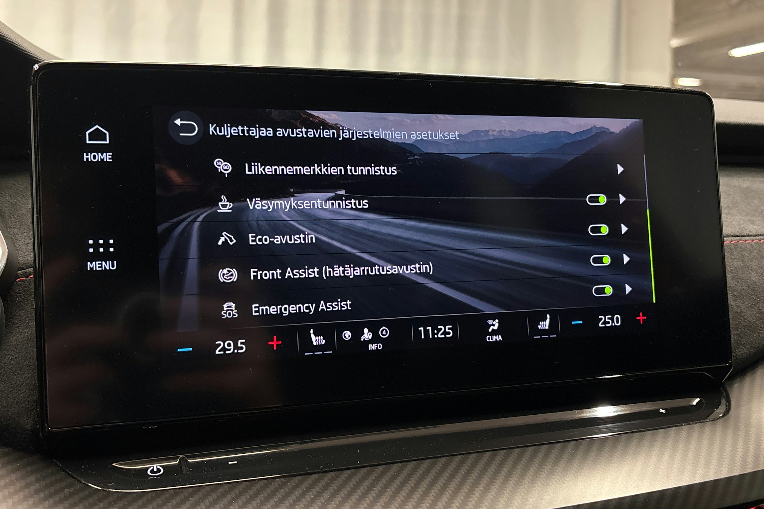 punainen Skoda Octavia 2021 kuva 28.