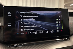 punainen Skoda Octavia 2021 kuva 28.