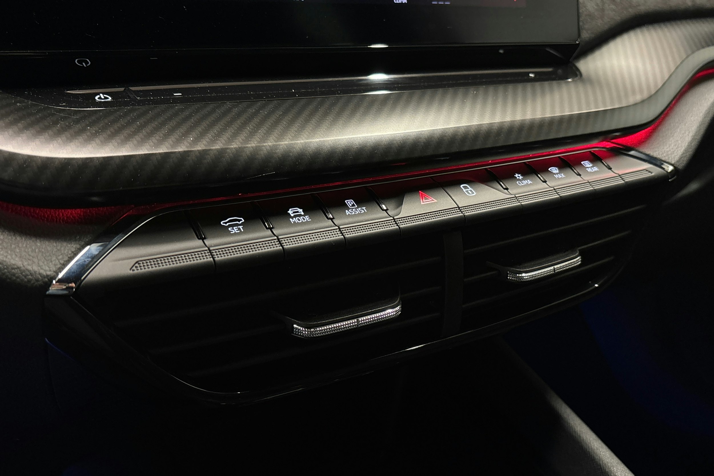 punainen Skoda Octavia 2021 kuva 31.