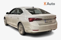 valkoinen Skoda Octavia 2021 kuva 2.
