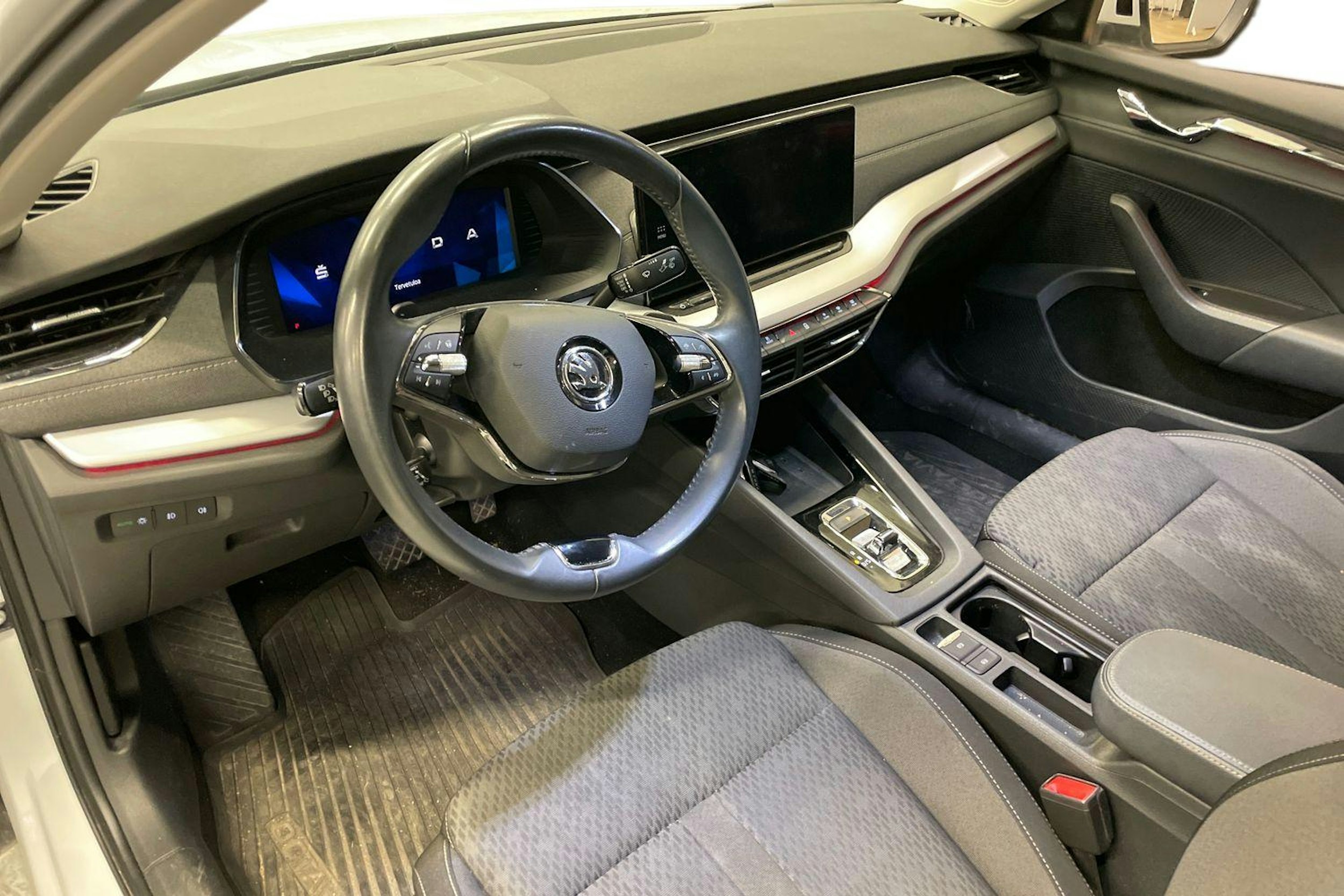 valkoinen Skoda Octavia 2021 kuva 3.