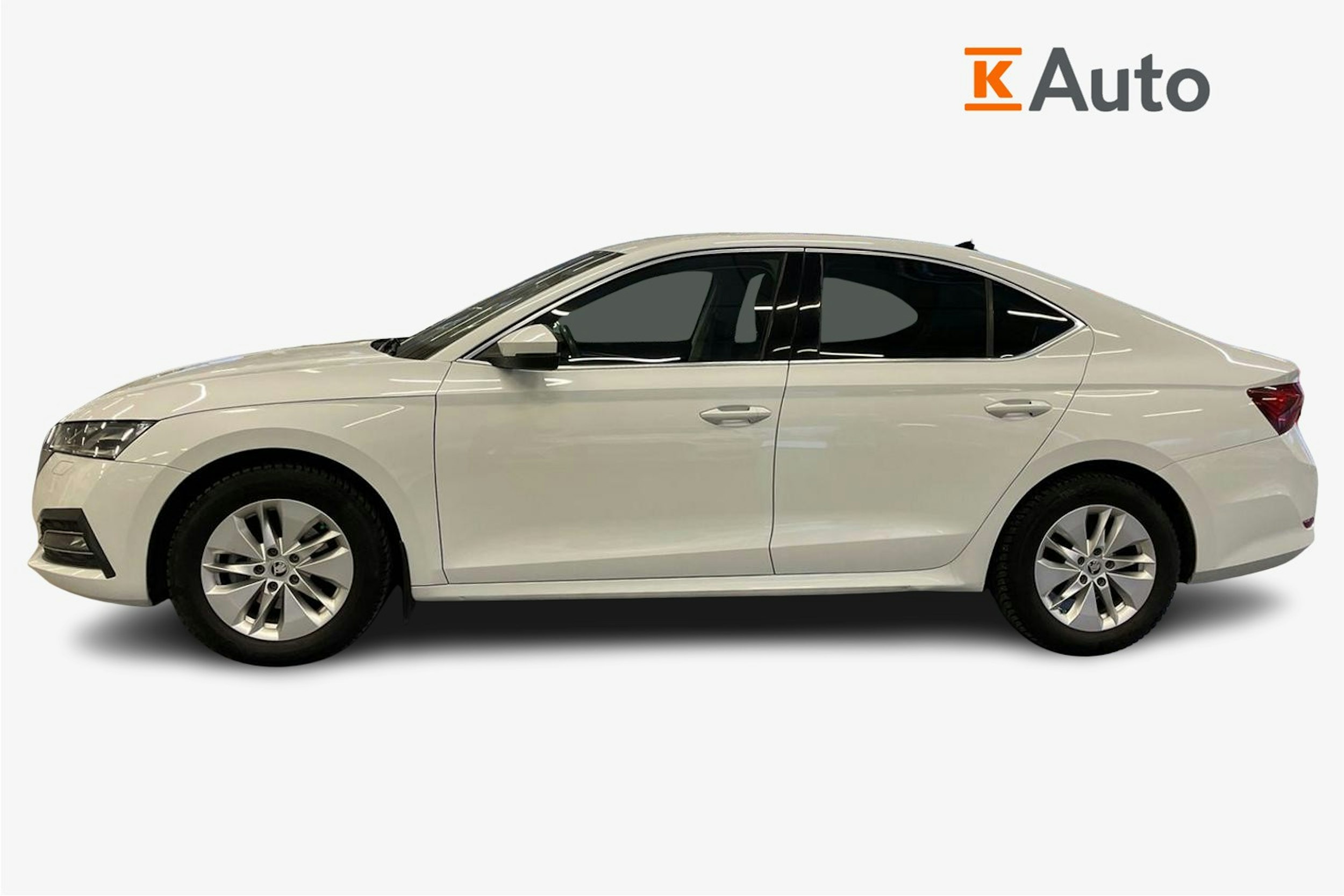 valkoinen Skoda Octavia 2021 kuva 6.