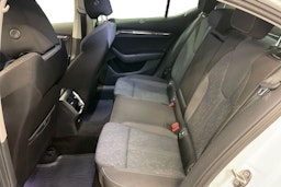 valkoinen Skoda Octavia 2021 kuva 10.