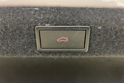 valkoinen Skoda Octavia 2021 kuva 16.