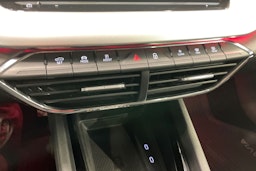 valkoinen Skoda Octavia 2021 kuva 19.