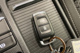 valkoinen Skoda Octavia 2021 kuva 24.