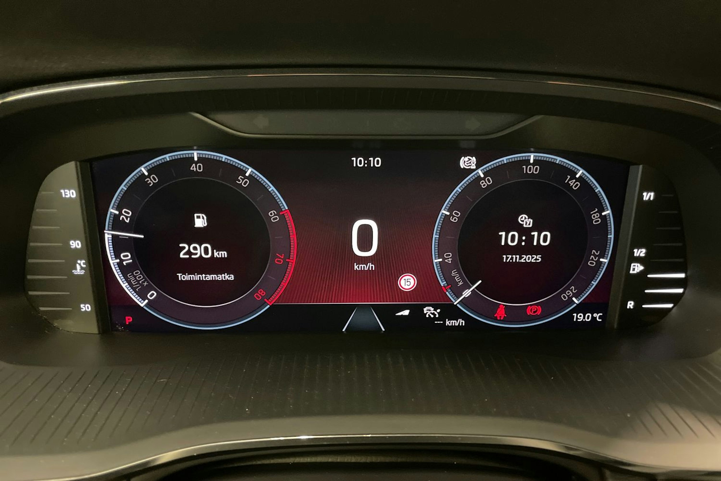 valkoinen Skoda Octavia 2021 kuva 25.