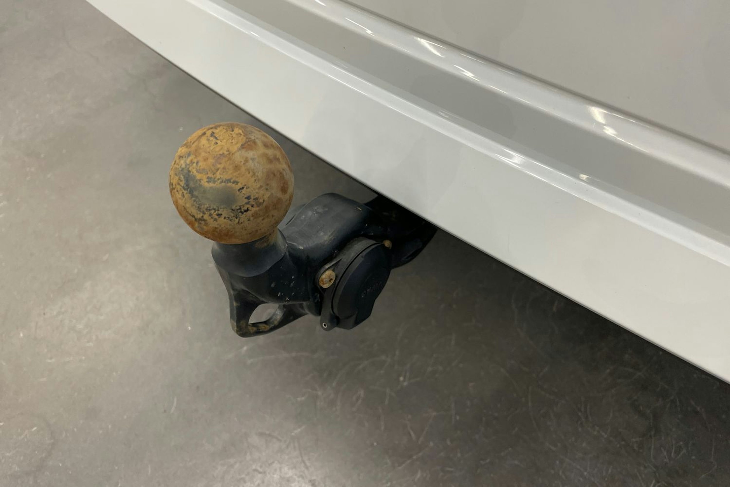 valkoinen Skoda Octavia 2021 kuva 28.