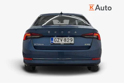 sininen Skoda Octavia 2021 kuva 4.