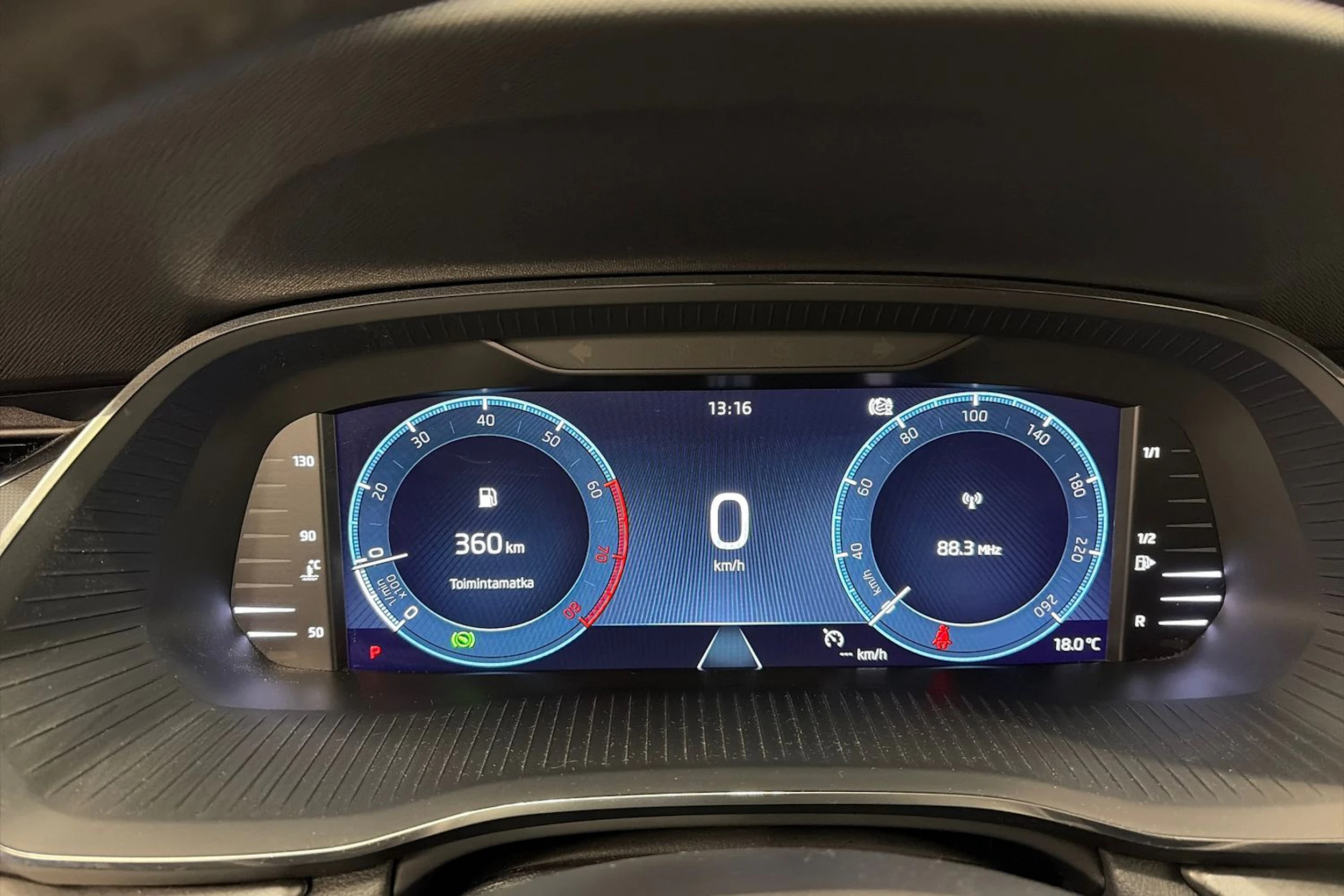 sininen Skoda Octavia 2021 kuva 17.