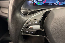 sininen Skoda Octavia 2021 kuva 18.