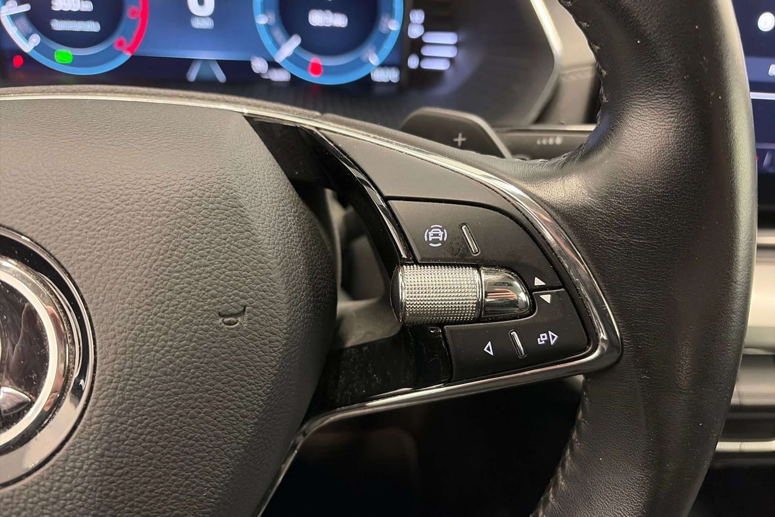 sininen Skoda Octavia 2021 kuva 19.