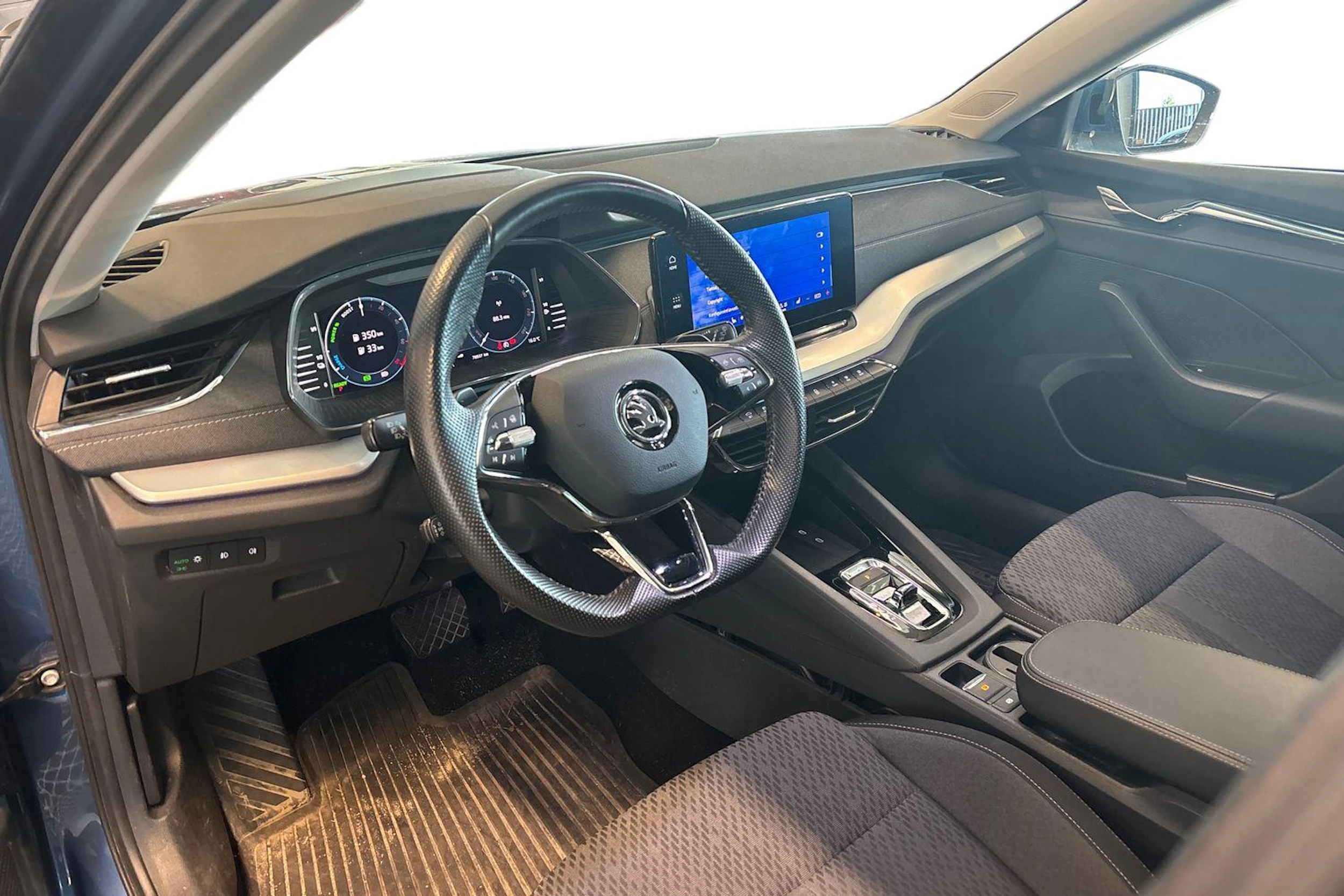 sininen Skoda Octavia 2021 kuva 3.