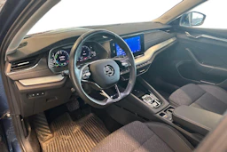 sininen Skoda Octavia 2021 kuva 3.