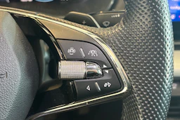 sininen Skoda Octavia 2021 kuva 5.