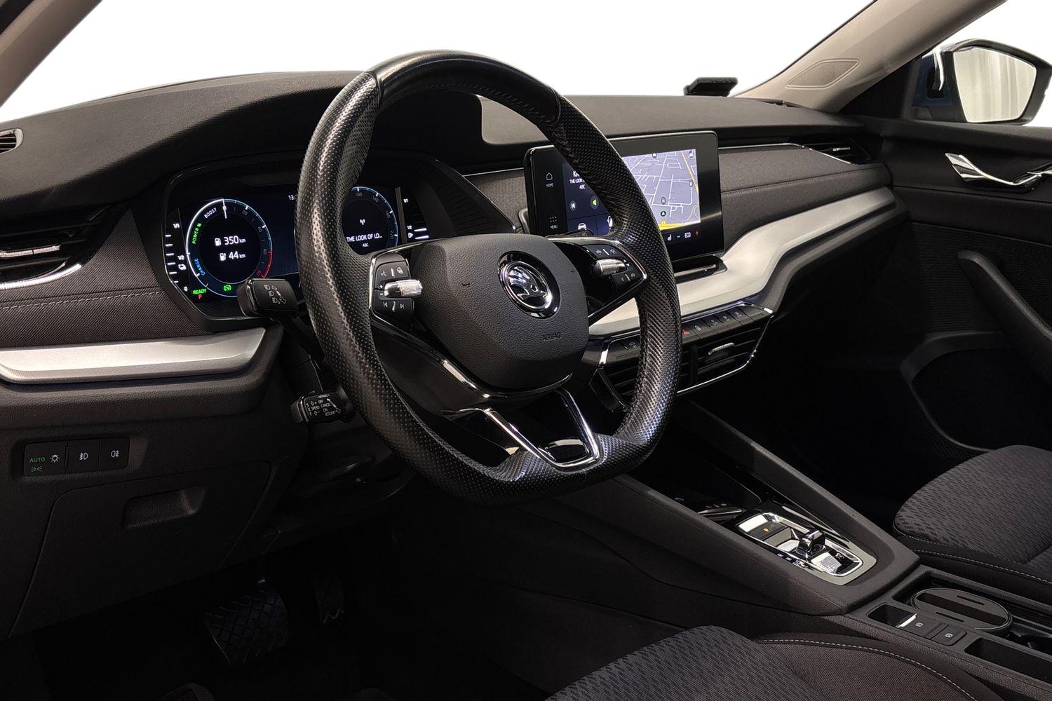 Skoda Octavia 2021, photo 6/11