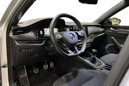 harmaa Skoda Octavia 2021 kuva 3.