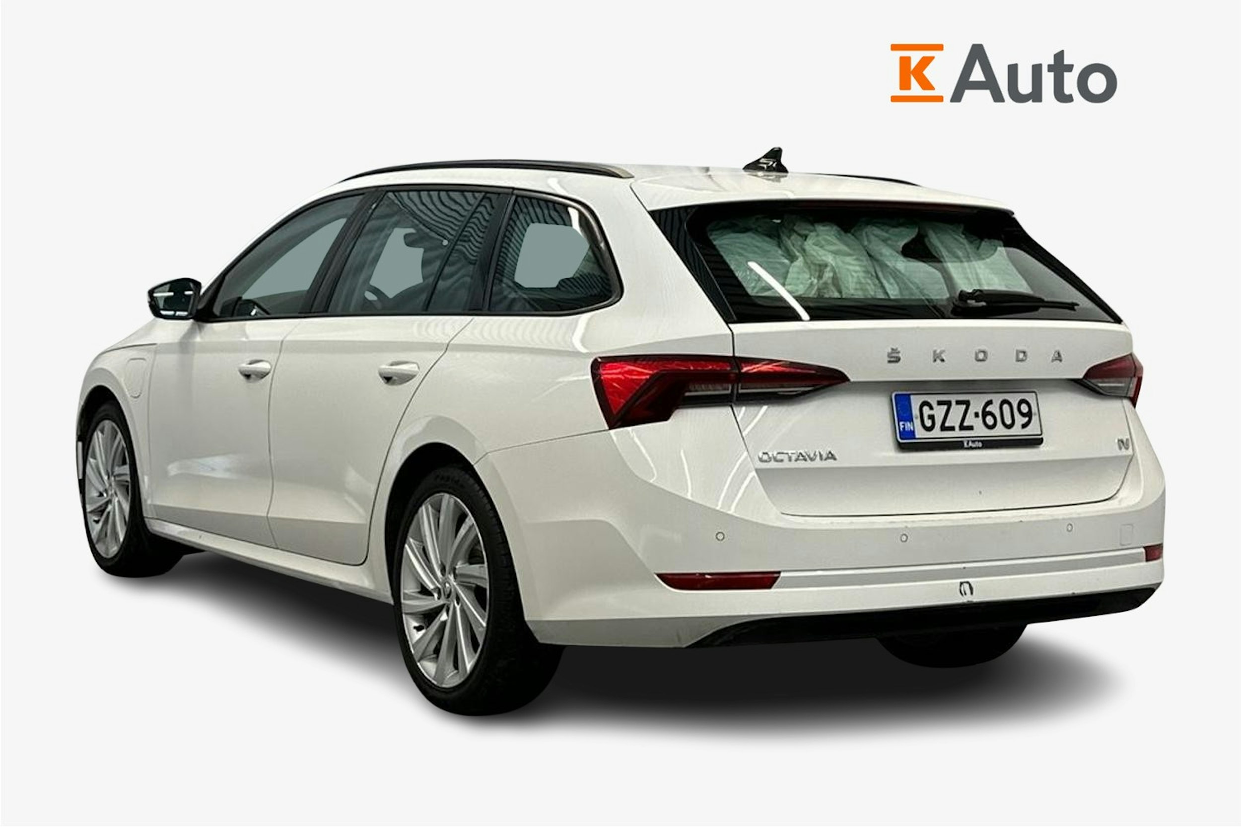 valkoinen Skoda Octavia 2021 kuva 2.