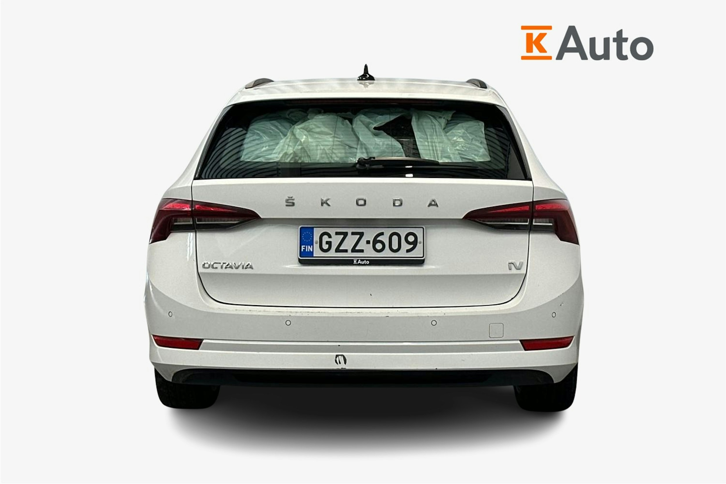 valkoinen Skoda Octavia 2021 kuva 3.