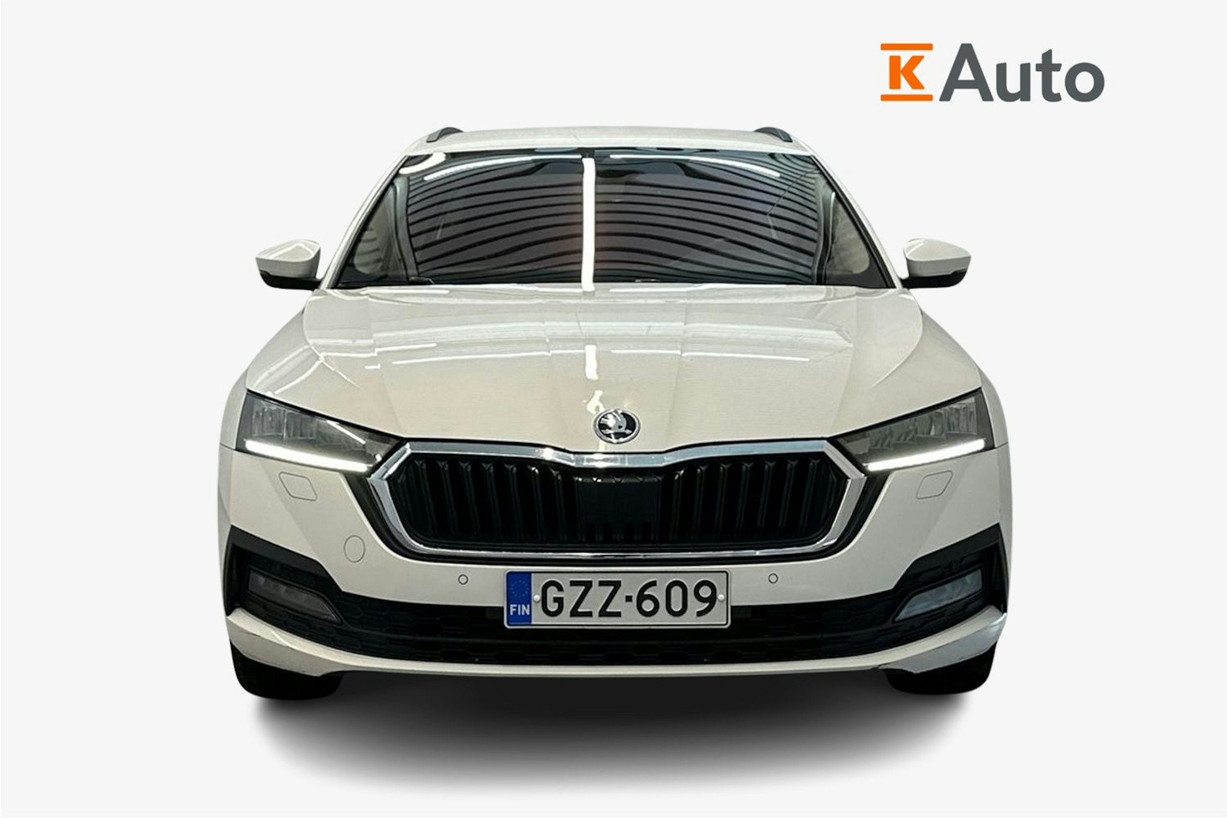 valkoinen Skoda Octavia 2021 kuva 5.