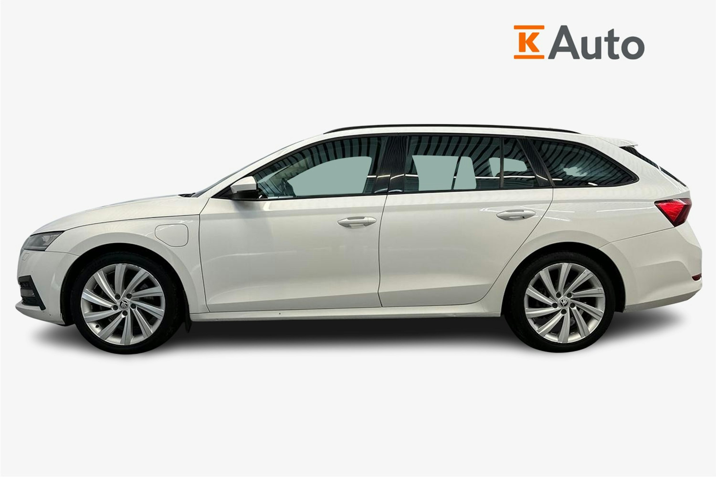 valkoinen Skoda Octavia 2021 kuva 6.