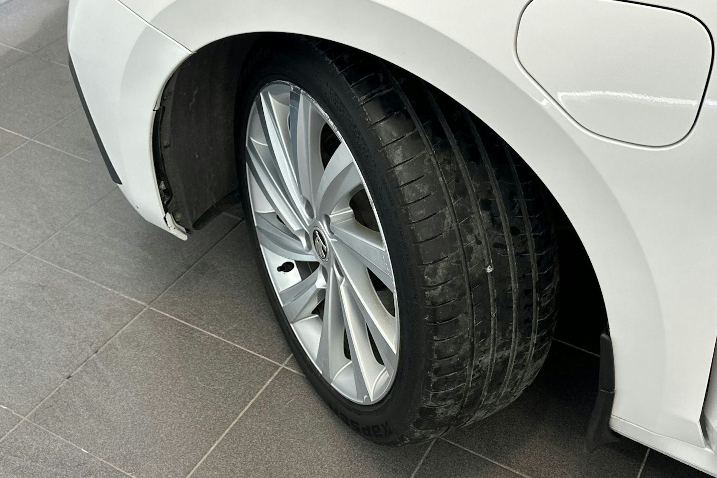 valkoinen Skoda Octavia 2021 kuva 13.