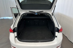 valkoinen Skoda Octavia 2021 kuva 15.