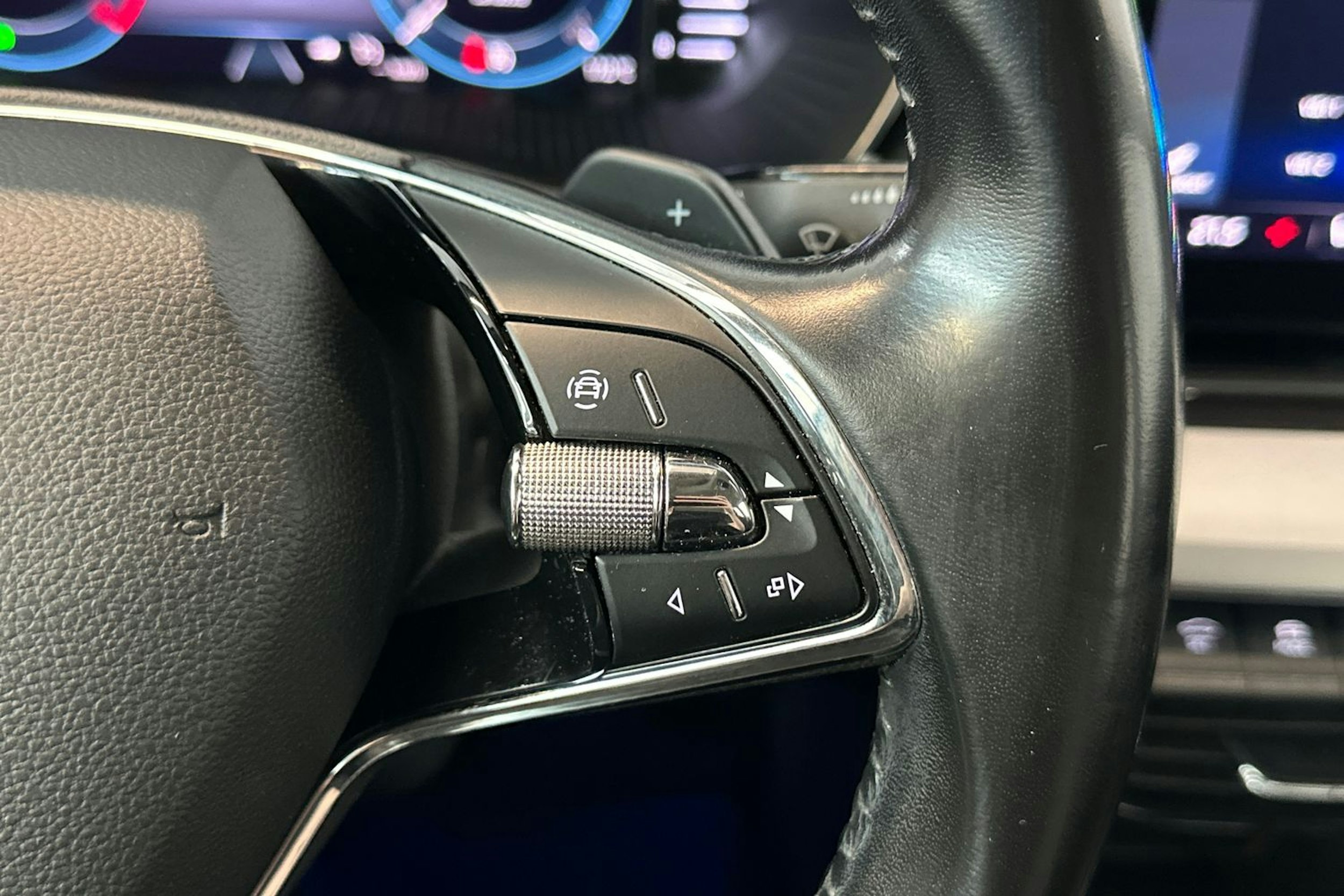 valkoinen Skoda Octavia 2021 kuva 19.