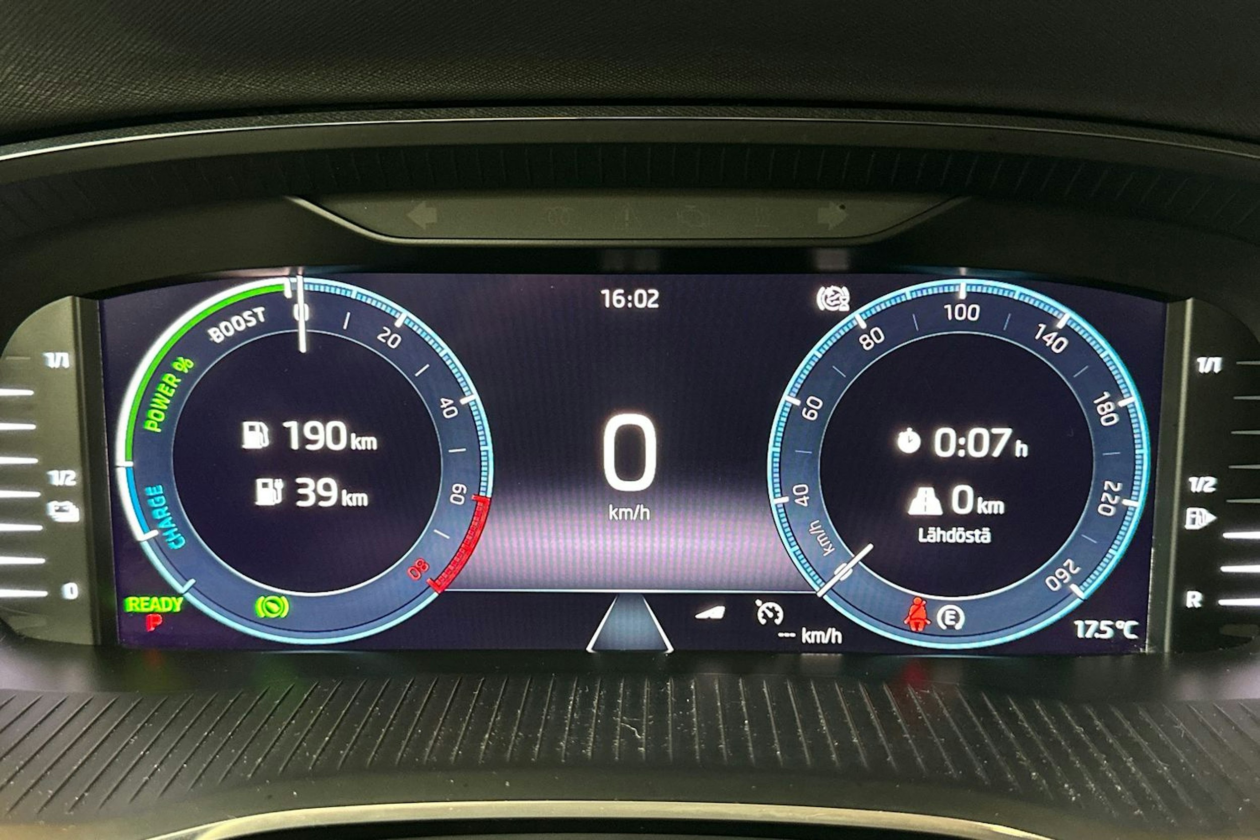 valkoinen Skoda Octavia 2021 kuva 20.