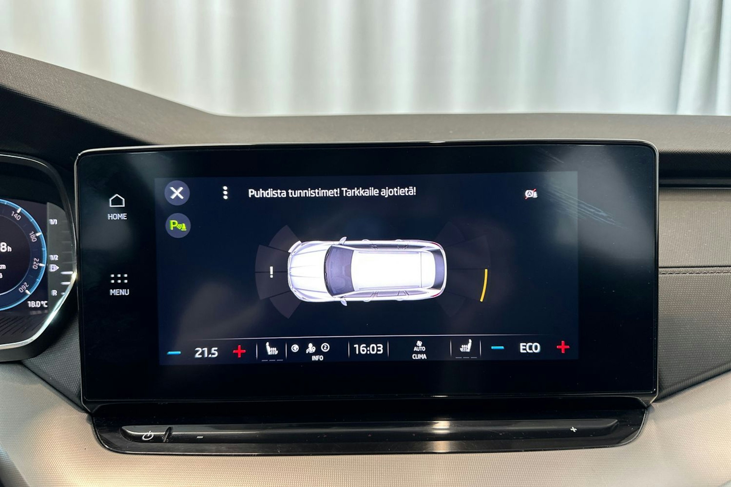 valkoinen Skoda Octavia 2021 kuva 24.