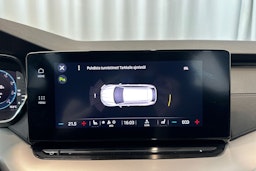 valkoinen Skoda Octavia 2021 kuva 24.