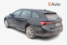 musta Skoda Octavia 2021 kuva 2.