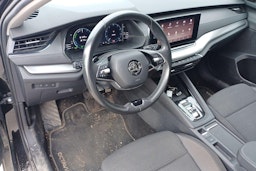 musta Skoda Octavia 2021 kuva 3.