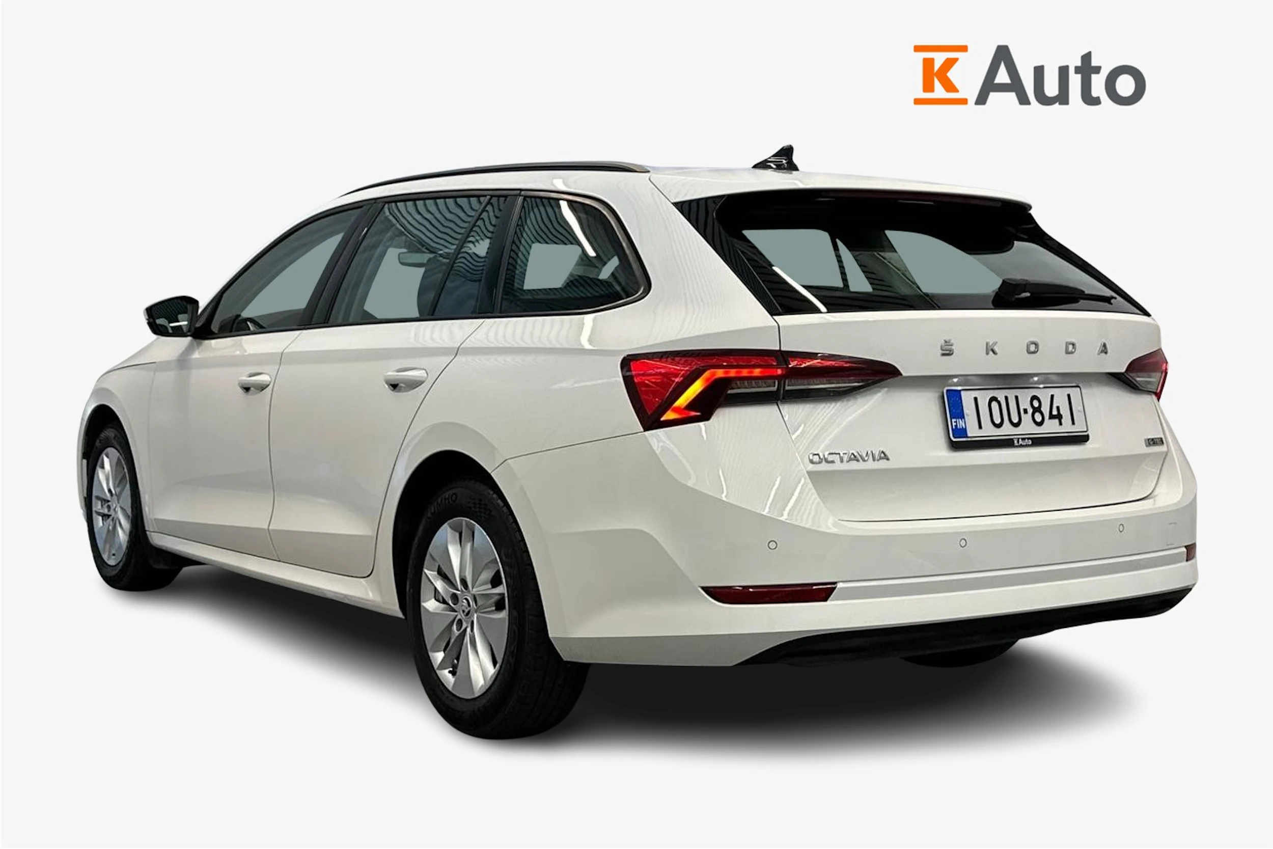 valkoinen Skoda Octavia 2021 kuva 3.