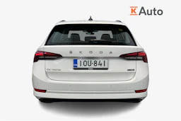 valkoinen Skoda Octavia 2021 kuva 4.