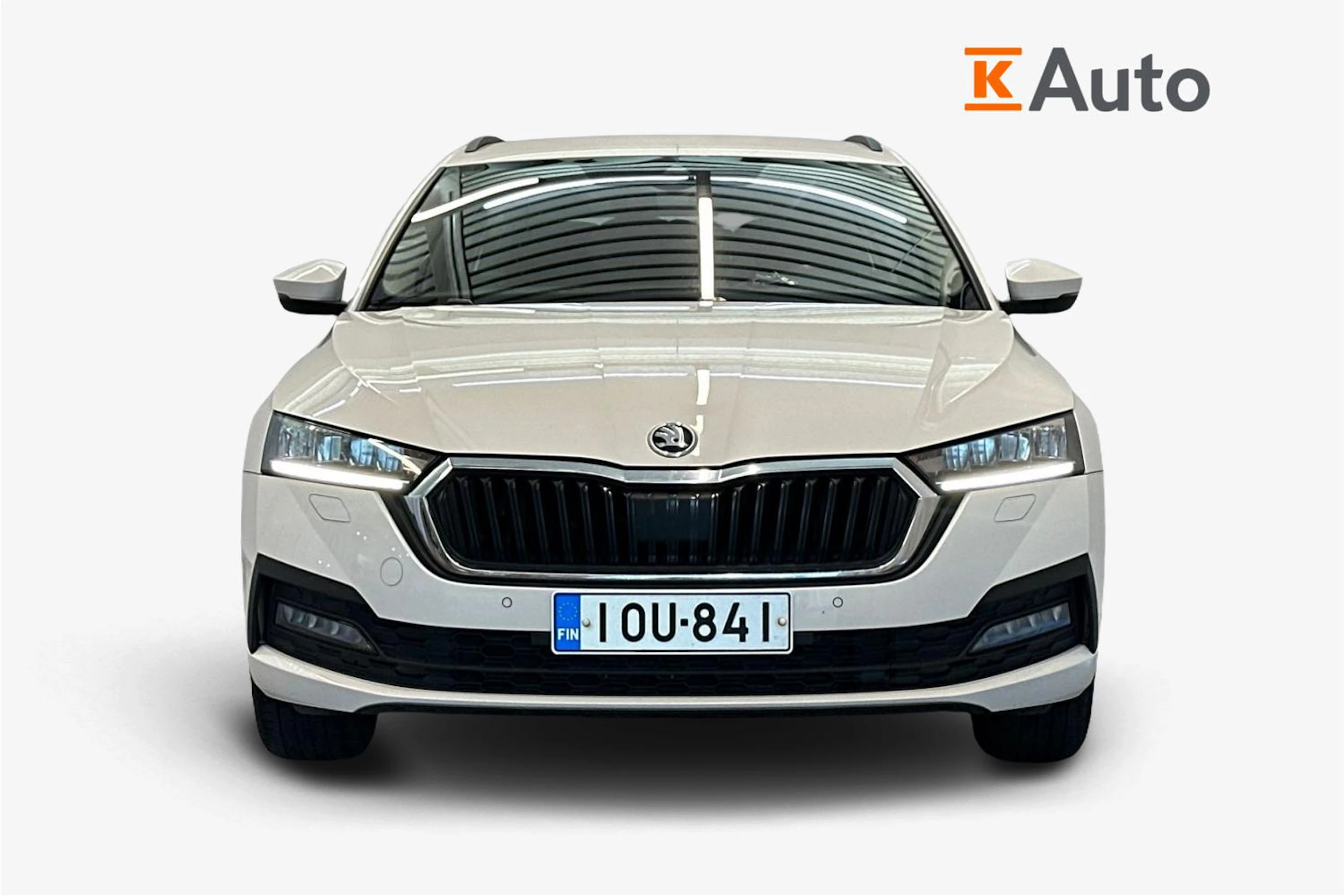 valkoinen Skoda Octavia 2021 kuva 5.