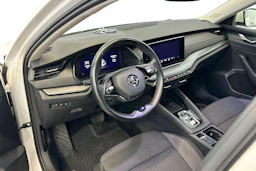 valkoinen Skoda Octavia 2021 kuva 8.